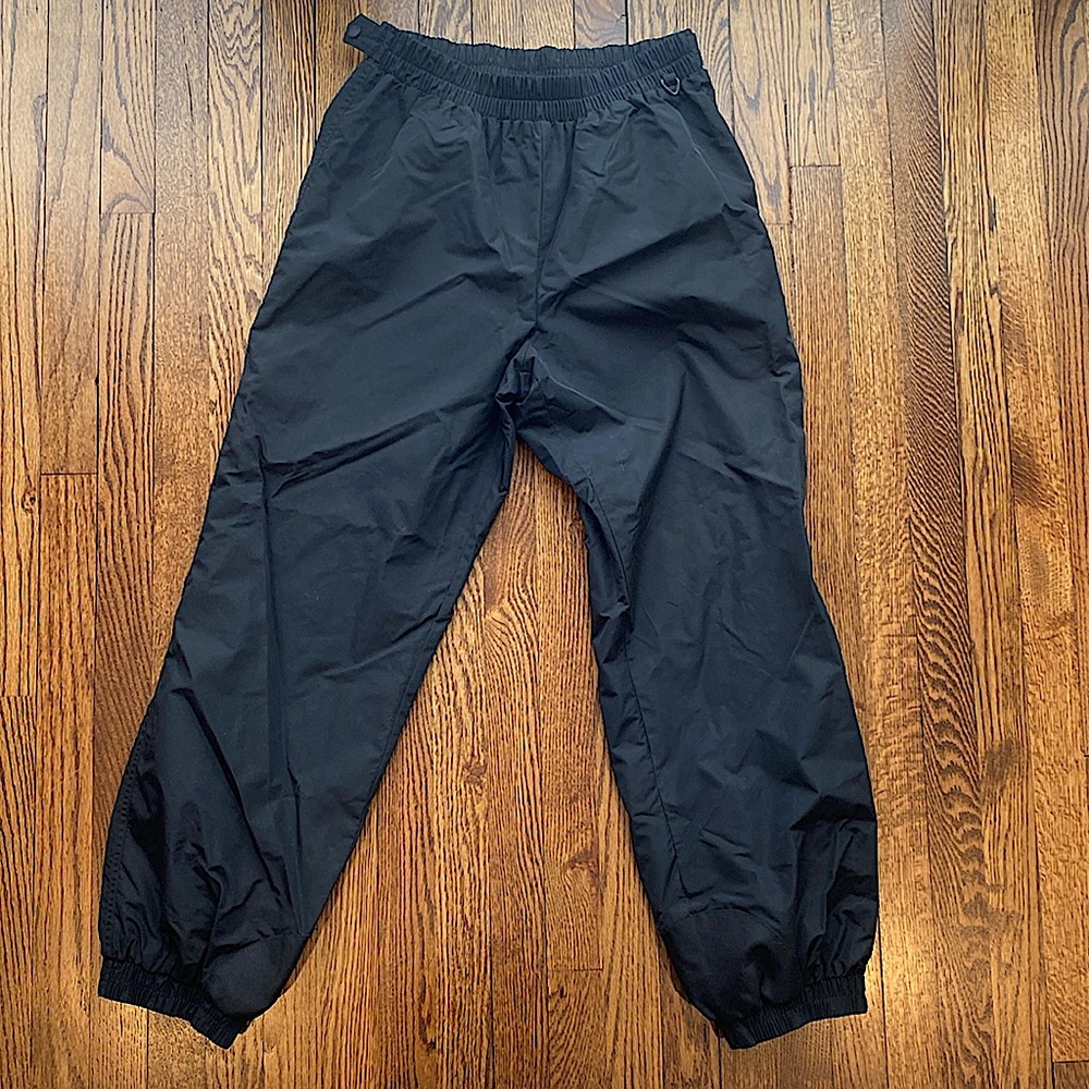 Men’s Columbia ski pants.